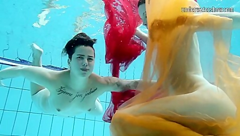 Sara and Gazel underwatershow beauties