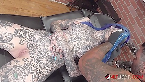 Australian Beauty Amber Luke Gets A New Nose Tattoo