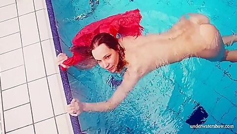 Sexy Naked Twat Avenna Swims Nude In The Pool