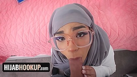 Jay Rock And Kate Rodriguez In Muslim teen 18+ With Hijab Twerks Her Huge Round Booty For Luc